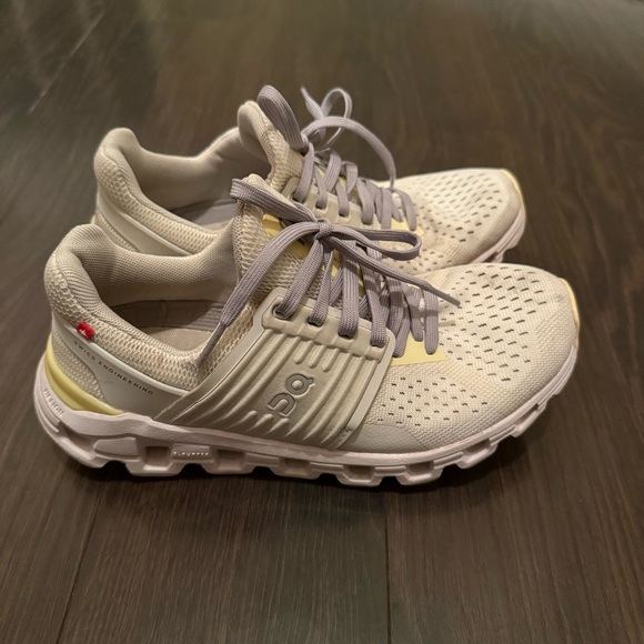 On CLOUDSWIFT 2.0 Women's RUNNING Shoes WHITE LIMELIGHT - Picture 2 of 7